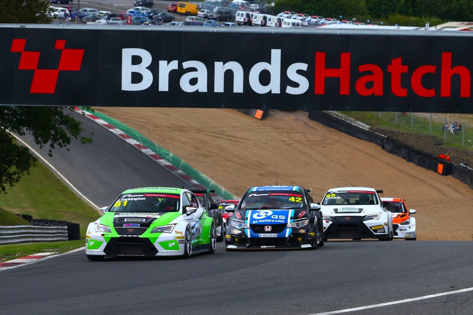 Maiden Victory for Neal at Brands Hatch