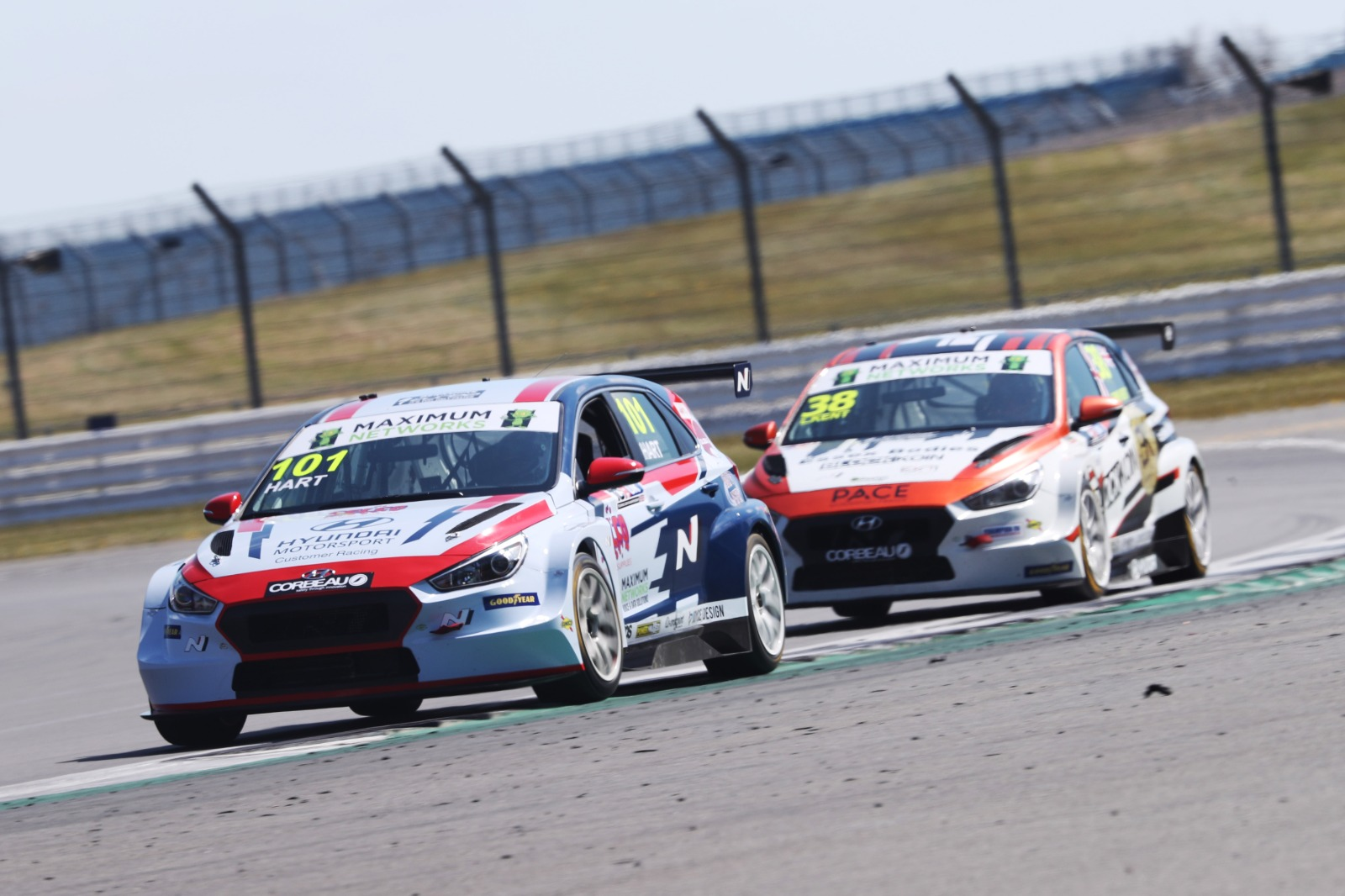 Hart Holds off Kent for First Blood in TCT Title Battle - TCR UK