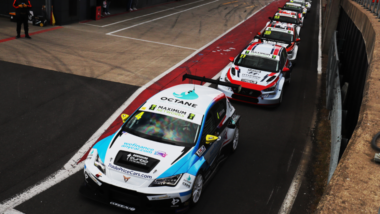 Bank Holiday Bonanza for TCT / TCR UK at Castle Combe