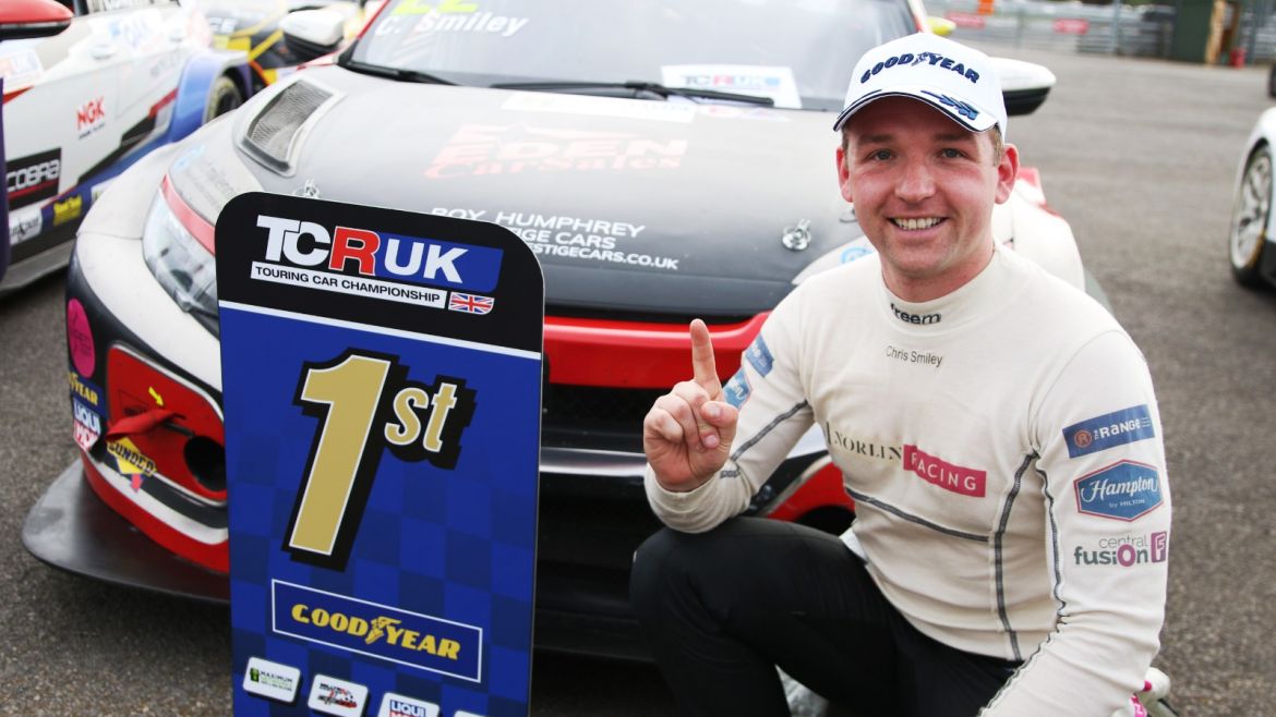 Smiley wins TCR UK season opener