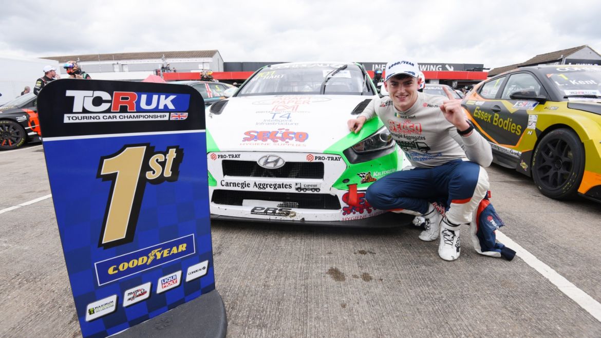 Hart takes first win of the year in Donington thriller