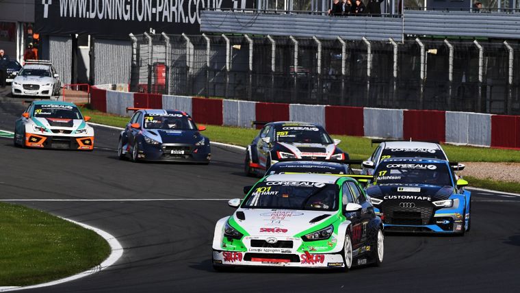 Donington Park Review – Hart does the double to stay out front