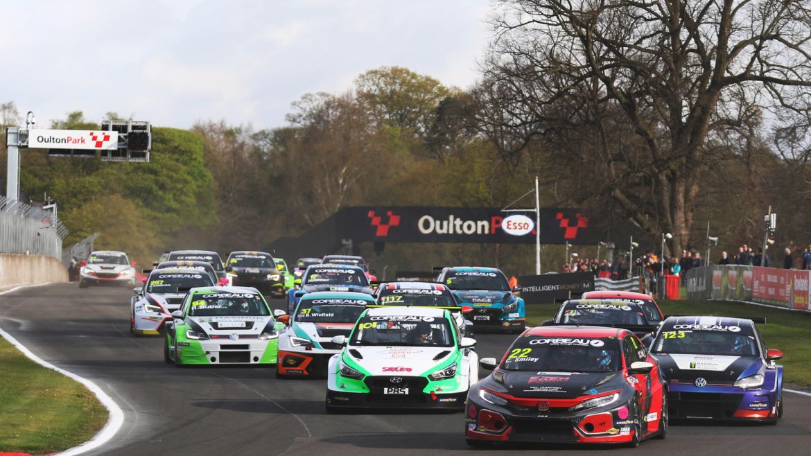 Oulton Park Review – Smiley & Hawkins victorious on Easter Monday