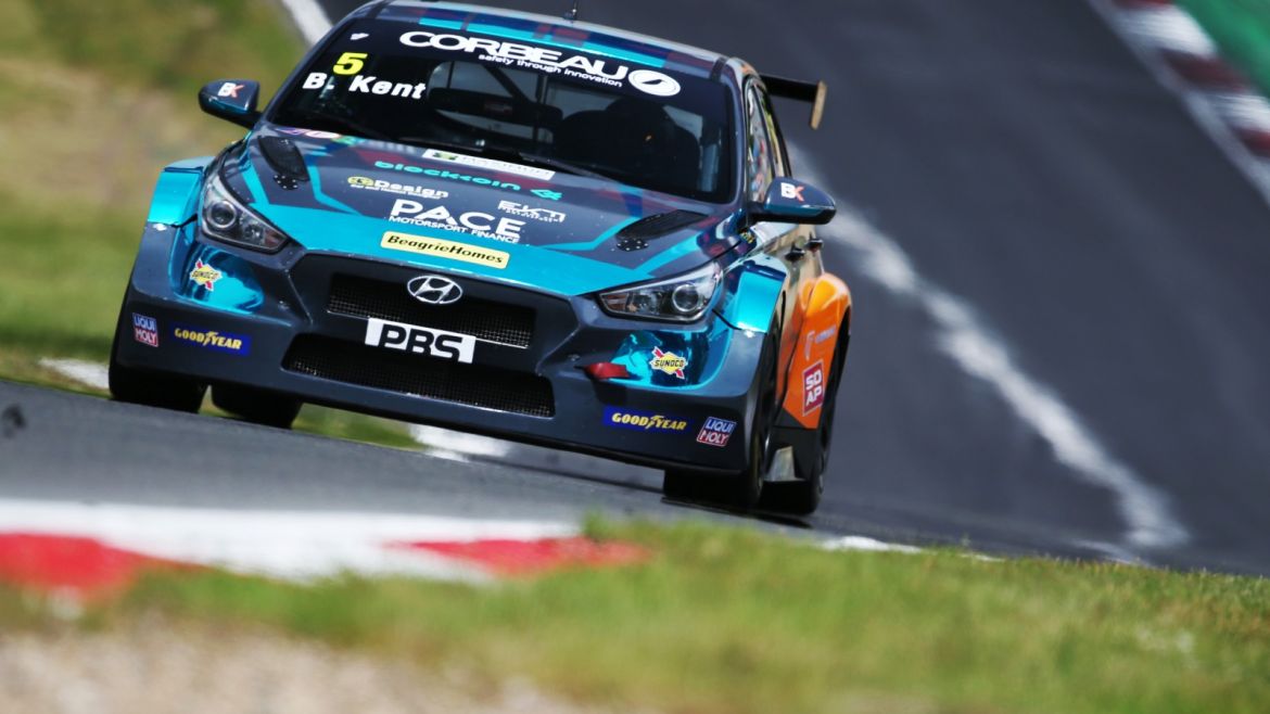 Bradley Kent takes hard fought pole position at Brands Hatch