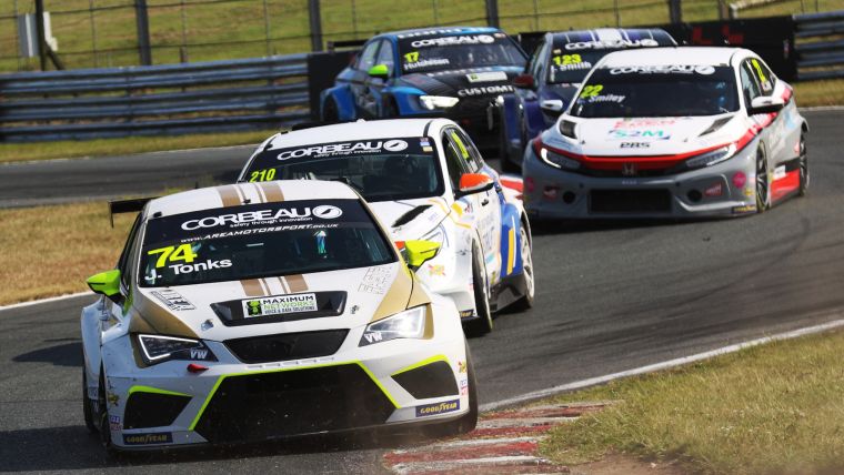 Oulton Park Island Review –  Scorching start to second half of 2022 season