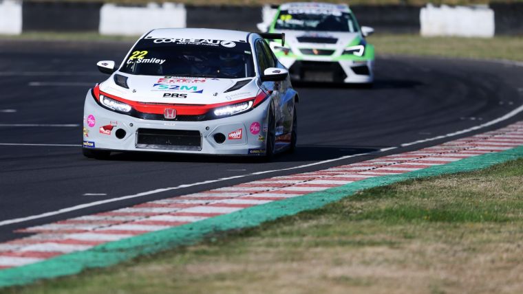 Smiley takes third pole of the season as Sumpton stars at Castle Combe
