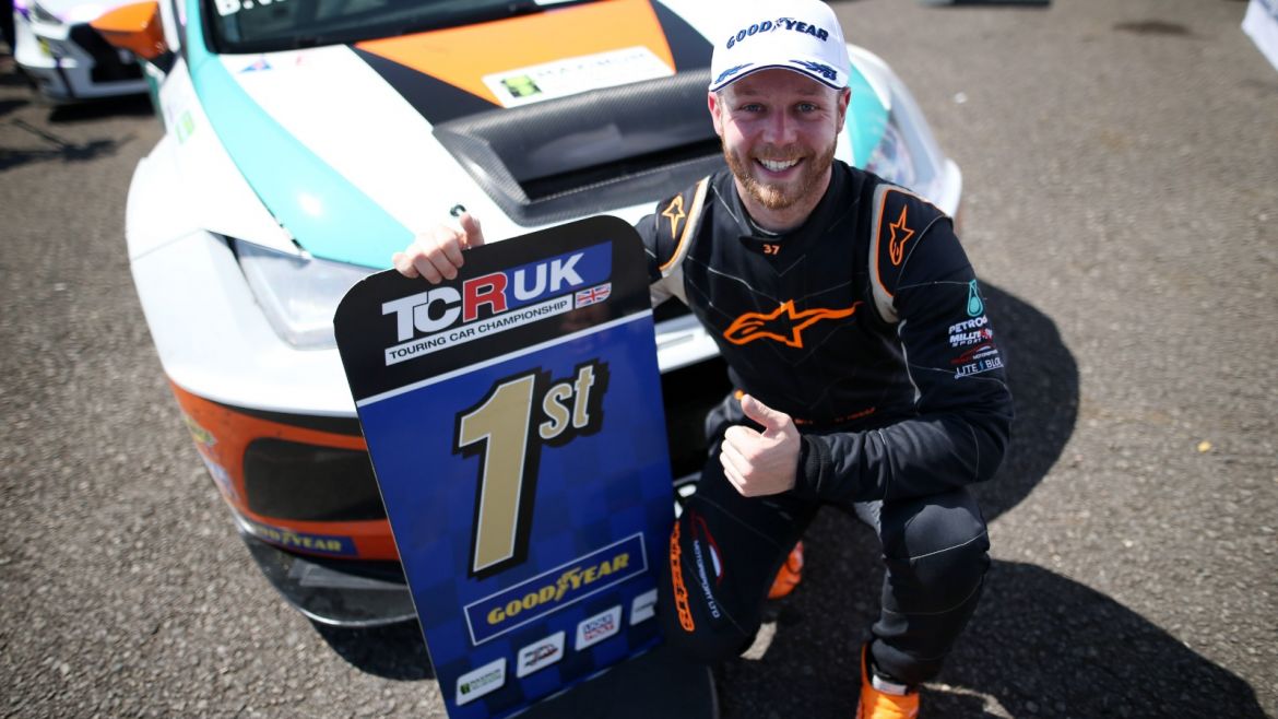 Winfield steals last gasp race one win at Castle Combe as Shepherd suffers last lap drama