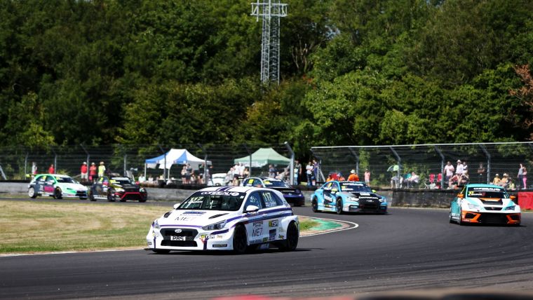 Castle Combe Review – TCR UK puts on a fast and furious show in Wiltshire