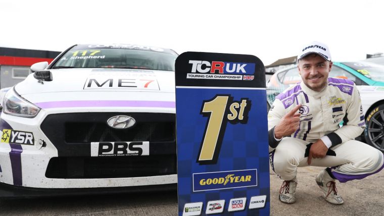 Shepherd takes maiden win in dominant style at Donington Park