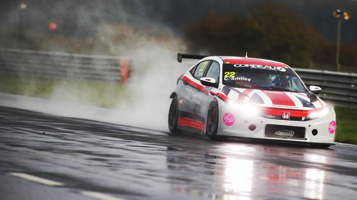Smiley takes pole position at Snetterton as seven title challengers become six