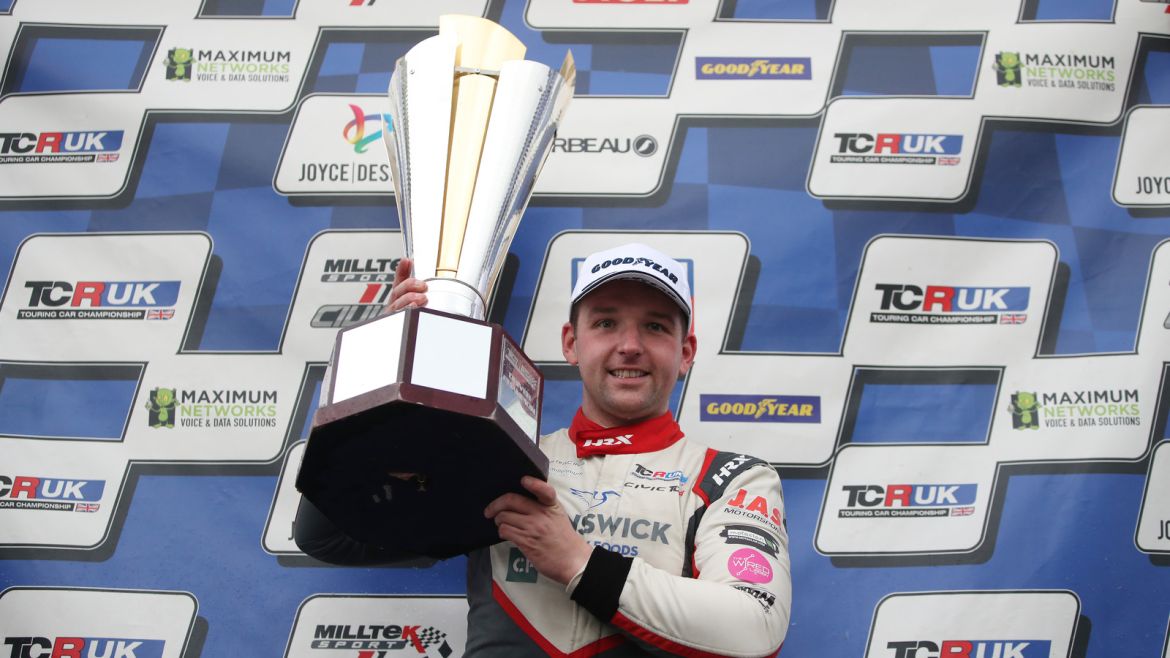 The champion is back! Smiley returns for TCR UK title defence in 2023