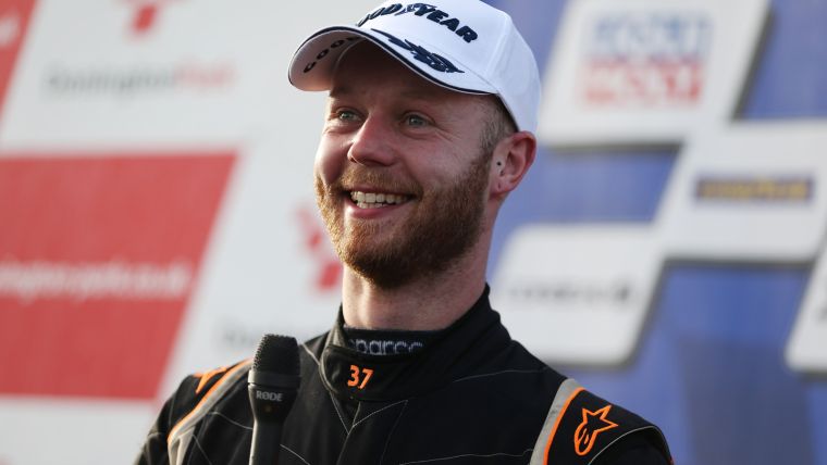 Winfield stays with Hyundai and Area Motorsport for 2023