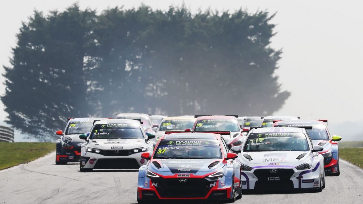 TCR UK season starts with Easter thrillers at Snetterton