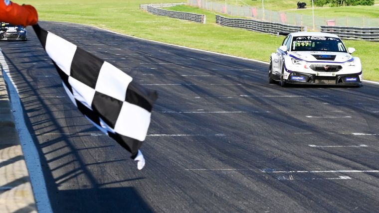 Shepherd charges to the front as 2024 continues at Snetterton