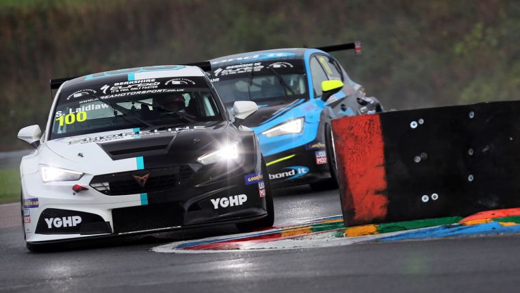 Boardley closes in as Steve Laidlaw stars during wet Thruxton weekend