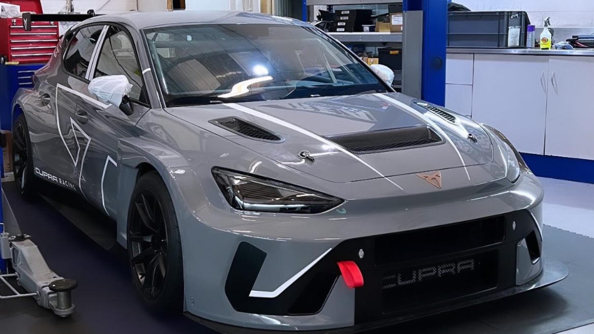 The Laidlaws join forces at Area Motorsport, ahead of the Silverstone Finale, with 2025 in mind