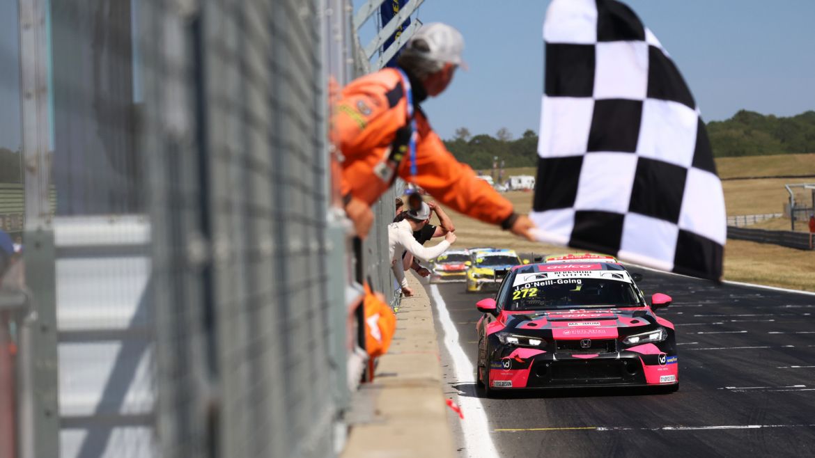 Snetterton delivers title drama as Hart and O’Neill-Going share victories