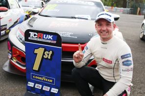 Smiley wins TCR UK season opener
